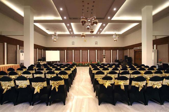 Helios Hotel & Convention Watampone Exterior foto